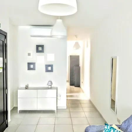 Apartment Seafront With Breathtaking Views *